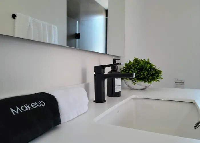 Holiday home Endless Summer - Award Winning 2Bed 2Bath Condo - Heated Rooftop Pool With Ocean Views - Gym - 5Min Walk To Beach - Fiber Internet - Sleeps 6