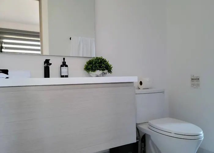 Endless Summer - Award Winning 2Bed 2Bath Condo - Heated Rooftop Pool With Ocean Views - Gym - 5Min Walk To Beach - Fiber Internet - Sleeps 6