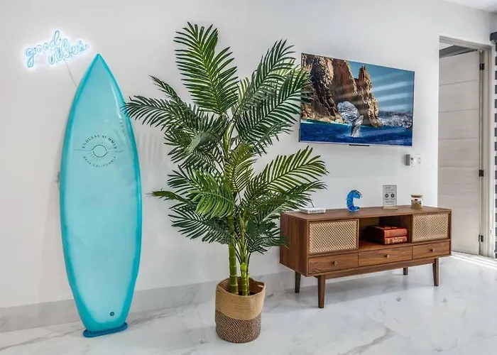 Endless Summer - Award Winning 2bed 2bath - Heated Rooftop Pool With Ocean Views - Gym - 5min Walk To - Fiber Internet - Sleeps 6