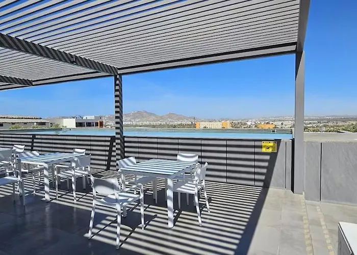 Сasa de vacaciones Endless Summer - Award Winning 2bed 2bath - Heated Rooftop Pool With Ocean Views - Gym - 5min Walk To - Fiber Internet - Sleeps 6 *