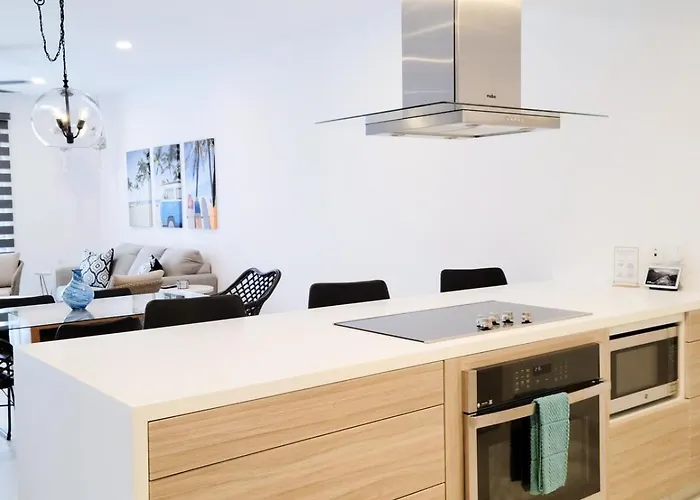 Endless Summer - Award Winning 2bed 2bath - Heated Rooftop Pool With Ocean Views - Gym - 5min Walk To - Fiber Internet - Sleeps 6 Ferienhaus *