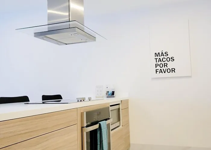 Ferienhaus Endless Summer - Award Winning 2bed 2bath - Heated Rooftop Pool With Ocean Views - Gym - 5min Walk To - Fiber Internet - Sleeps 6