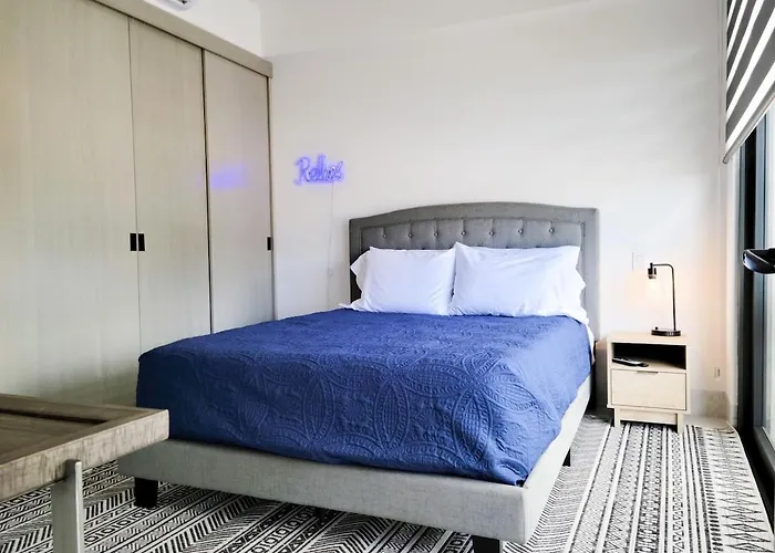 Endless Summer - Award Winning 2bed 2bath - Heated Rooftop Pool With Ocean Views - Gym - 5min Walk To - Fiber Internet - Sleeps 6 Ferienhaus *