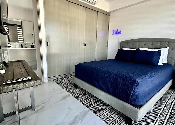 Endless Summer - Award Winning 2bed 2bath - Heated Rooftop Pool With Ocean Views - Gym - 5min Walk To - Fiber Internet - Sleeps 6 Ferienhaus *