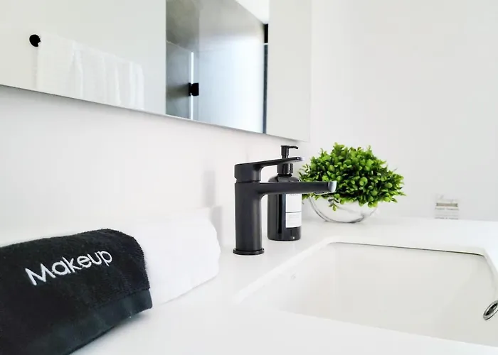 Endless Summer - Award Winning 2bed 2bath - Heated Rooftop Pool With Ocean Views - Gym - 5min Walk To - Fiber Internet - Sleeps 6
