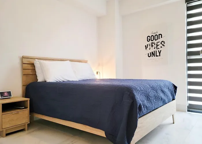 Endless Summer - Award Winning 2bed 2bath - Heated Rooftop Pool With Ocean Views - Gym - 5min Walk To - Fiber Internet - Sleeps 6 *