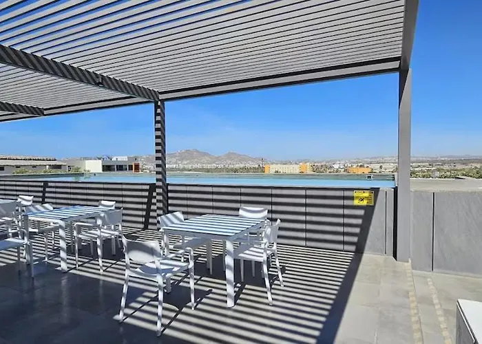Endless Summer: Oceanview With Pool, Steps From Holiday home *